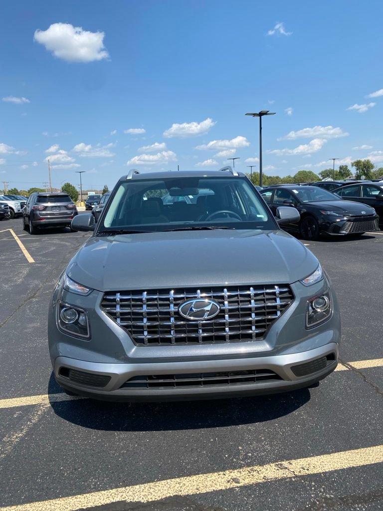 Used 2026 Hyundai Venue SEL FWD image 2