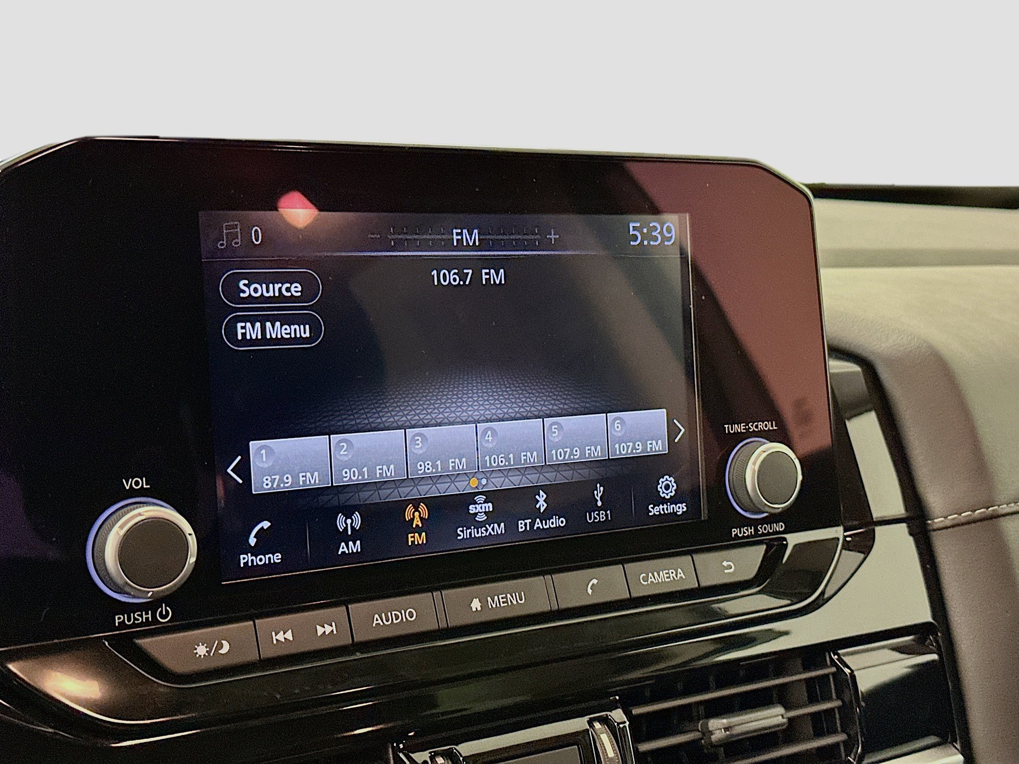 Used 2025 Nissan Pathfinder SV image 21