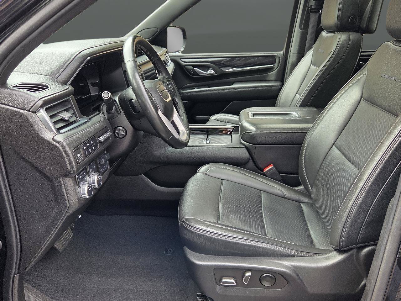 Used 2023 GMC Yukon Denali w/ Max Trailering Package AWD/4WD image 9