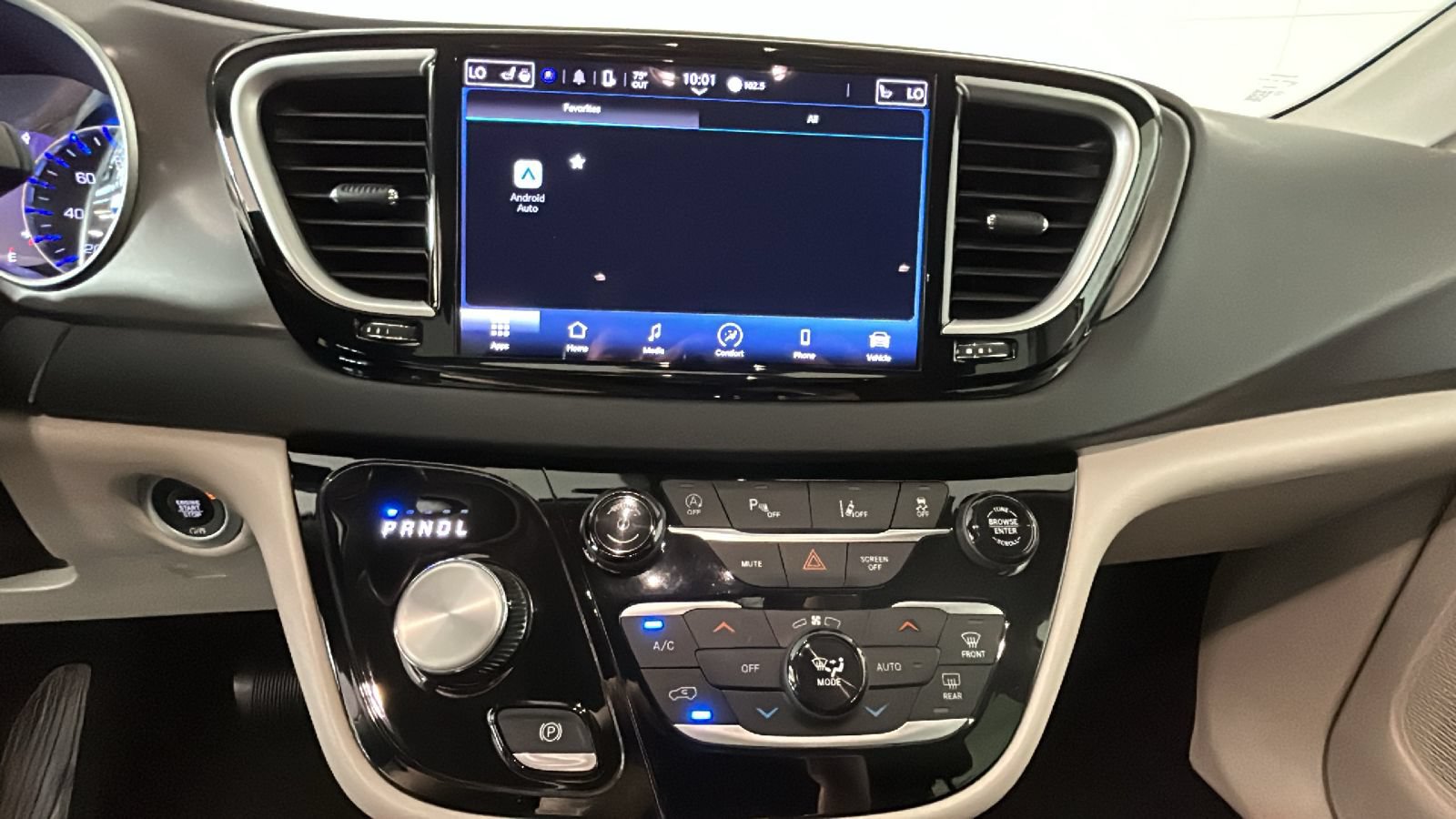 Used 2024 Chrysler Pacifica Touring-L FWD image 25