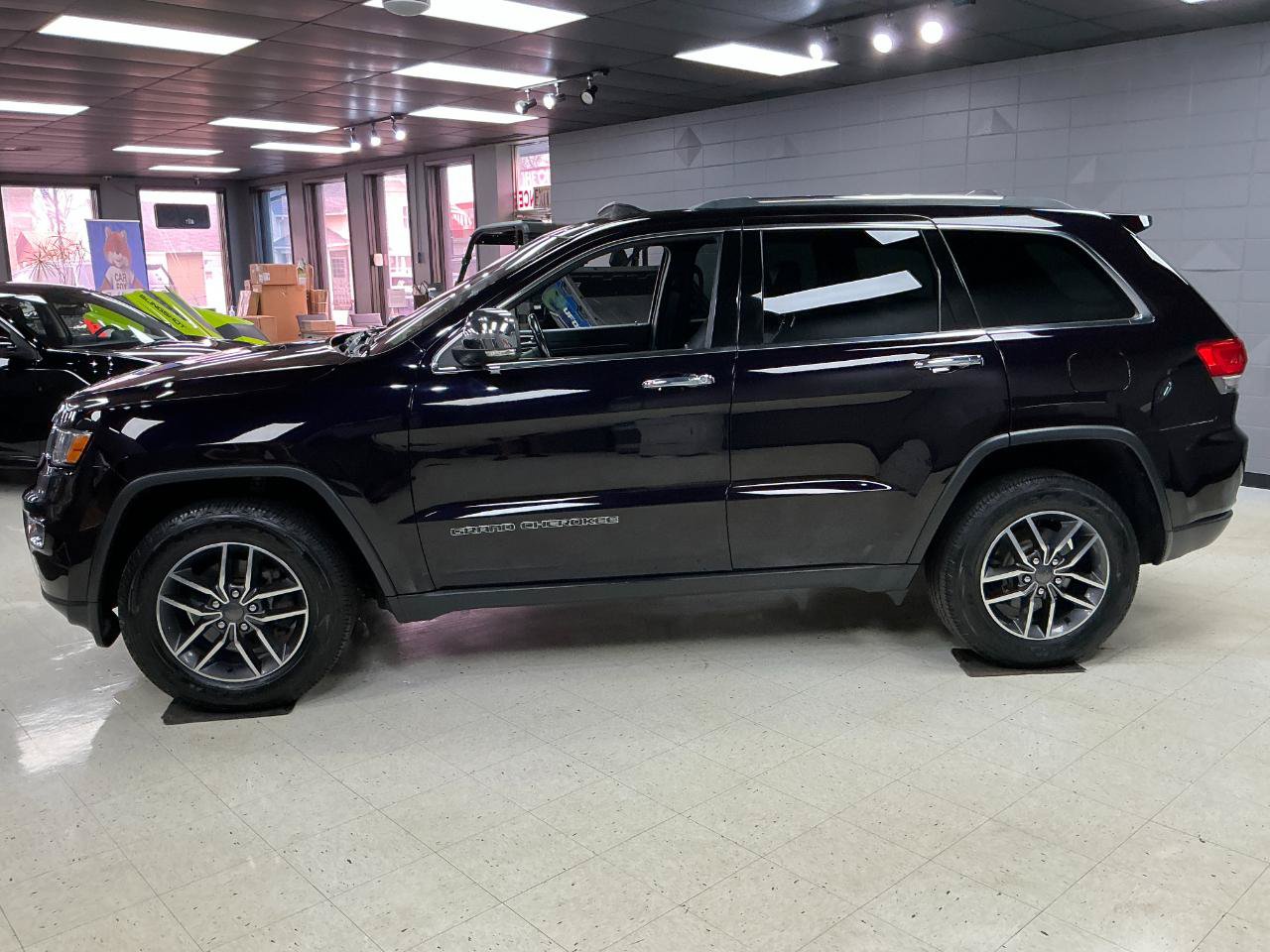 Used 2019 Jeep Grand Cherokee Limited AWD/4WD image 8