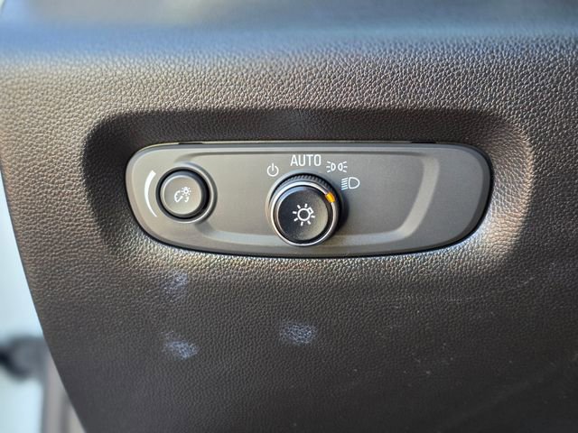 Used 2023 Chevrolet Traverse LT image 38