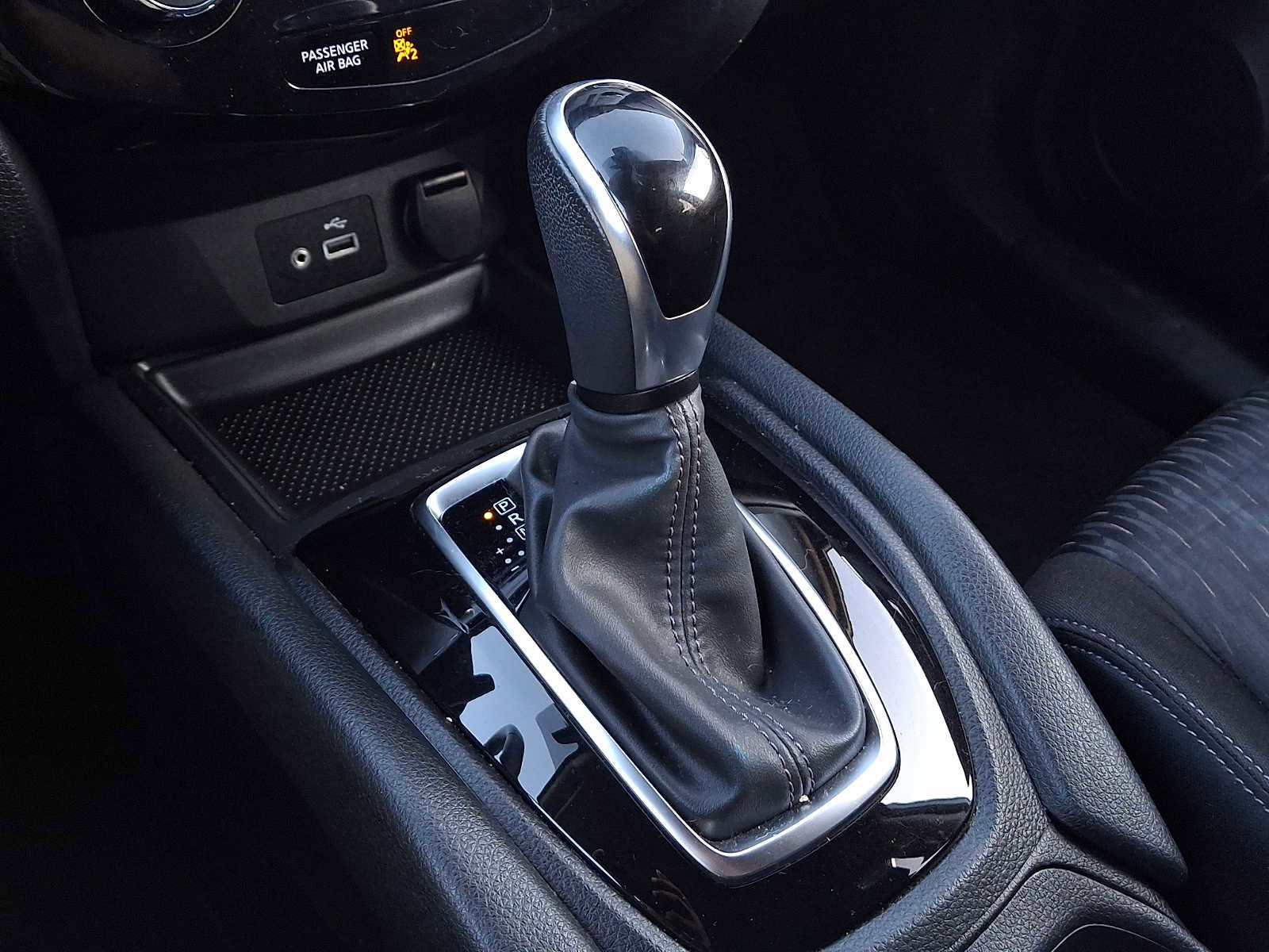 Used 2020 Nissan Rogue SV image 14