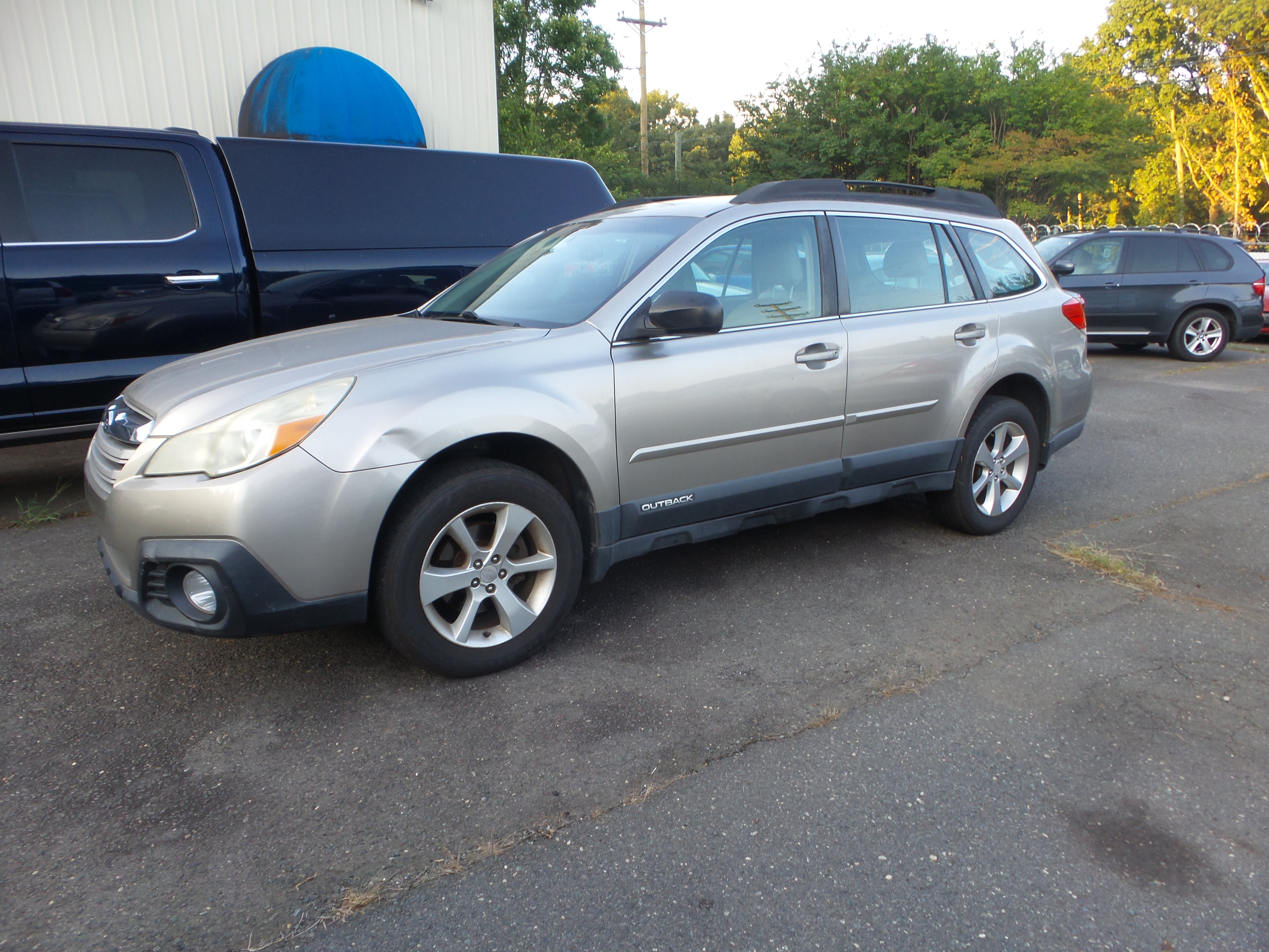 Used 2014 Subaru Outback 2.5i AWD/4WD image 2