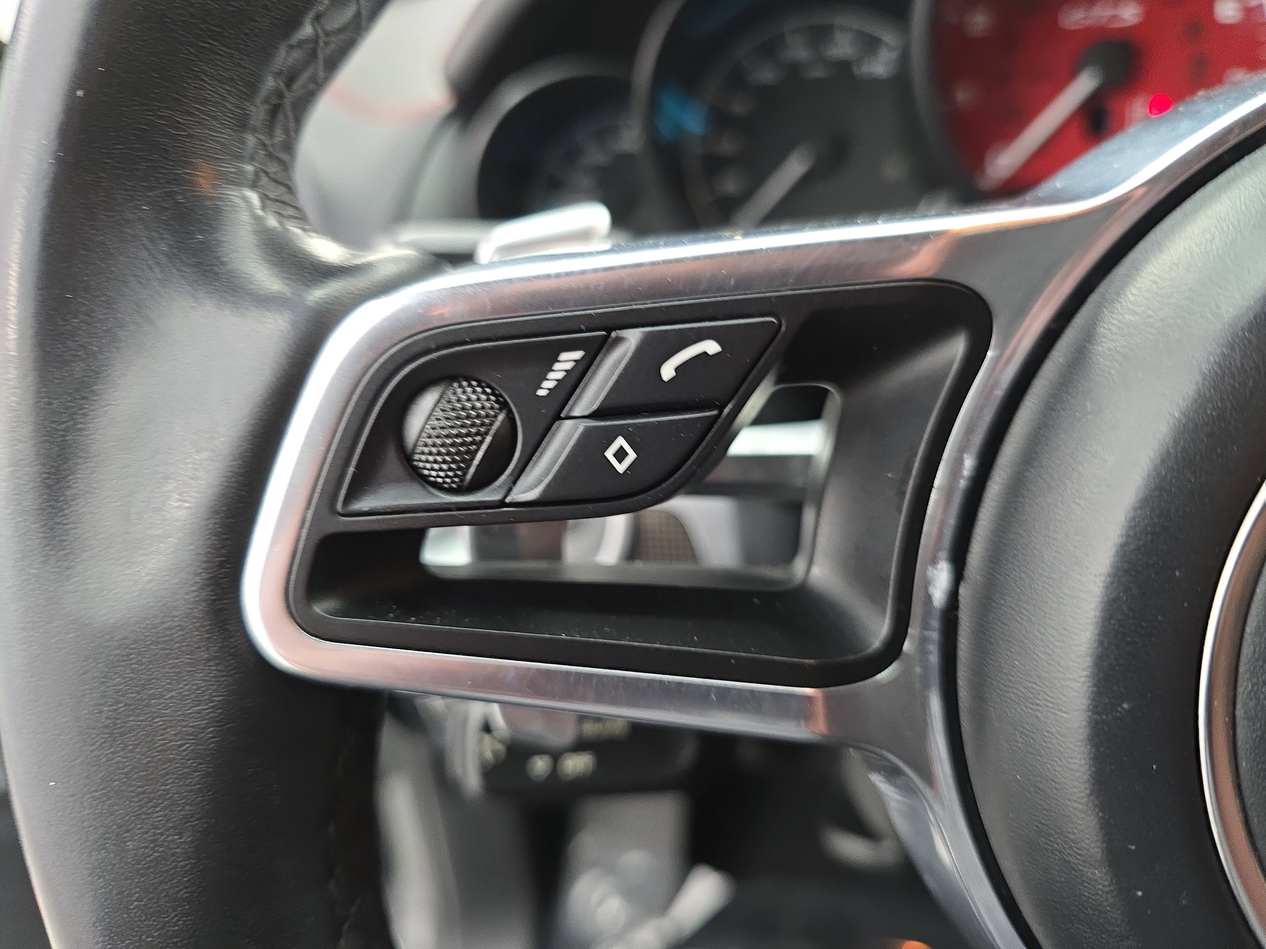 Used 2016 Porsche Cayenne GTS image 17