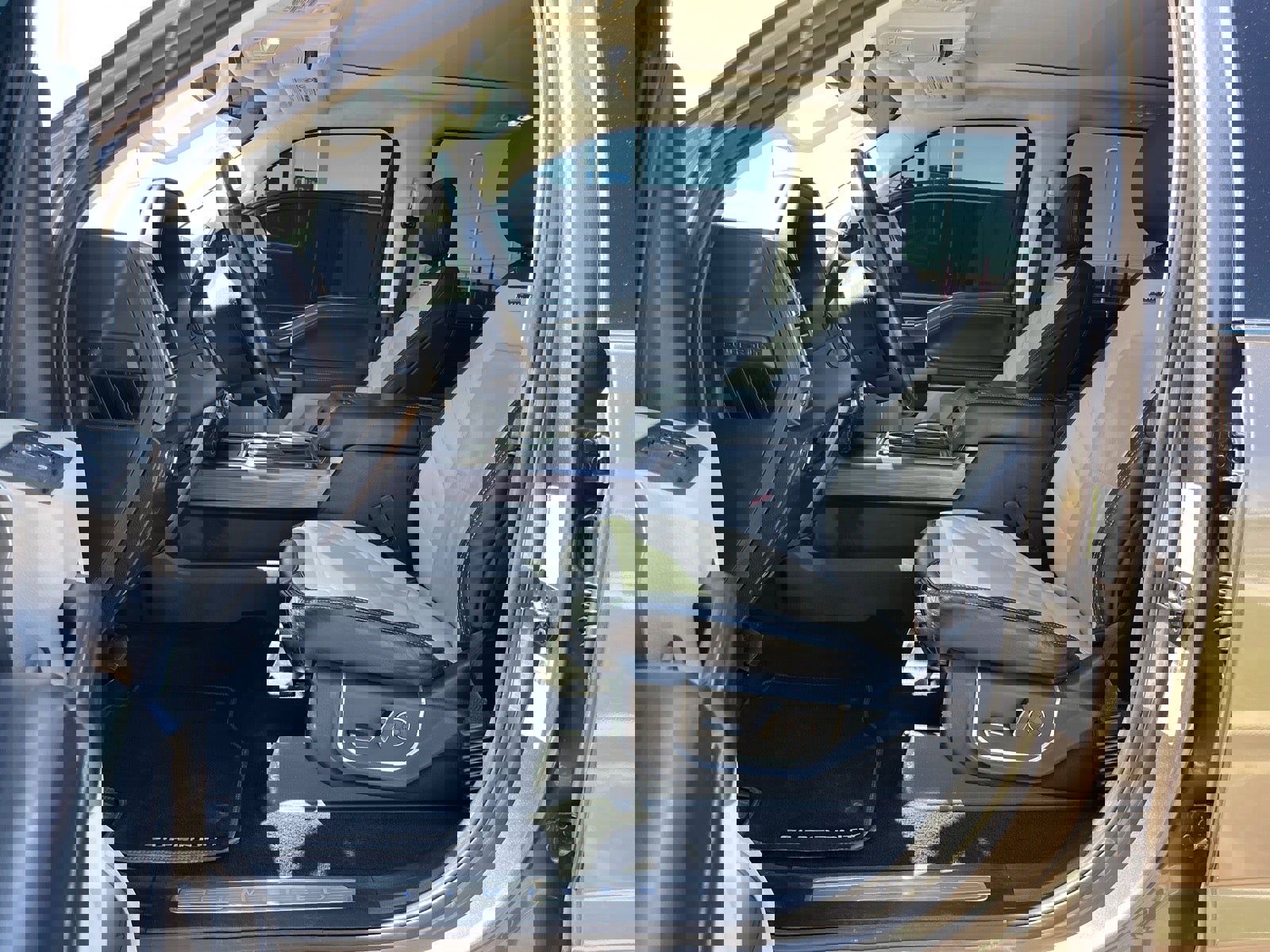 Used 2021 Ford F450 Limited AWD/4WD image 12