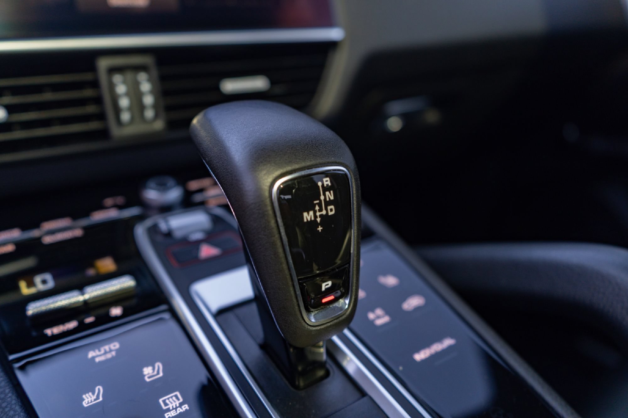 Used 2023 Porsche Cayenne Platinum Edition AWD/4WD image 17