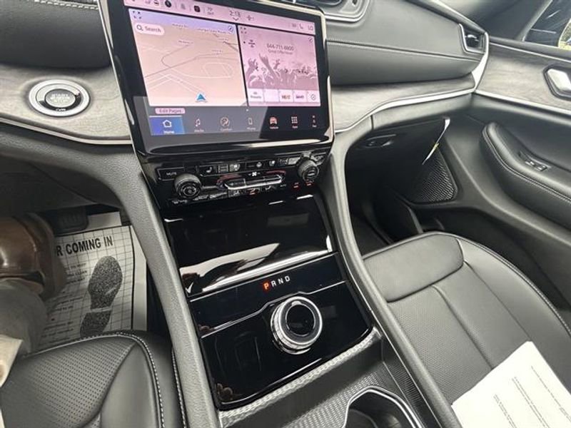 New 2025 Jeep Grand Cherokee L Limited w/ Luxury Tech Group II RWD image 13
