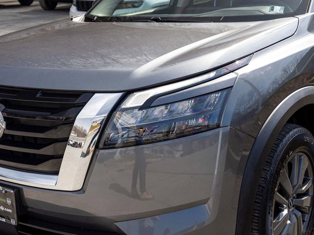 Used 2023 Nissan Pathfinder SV AWD/4WD image 38