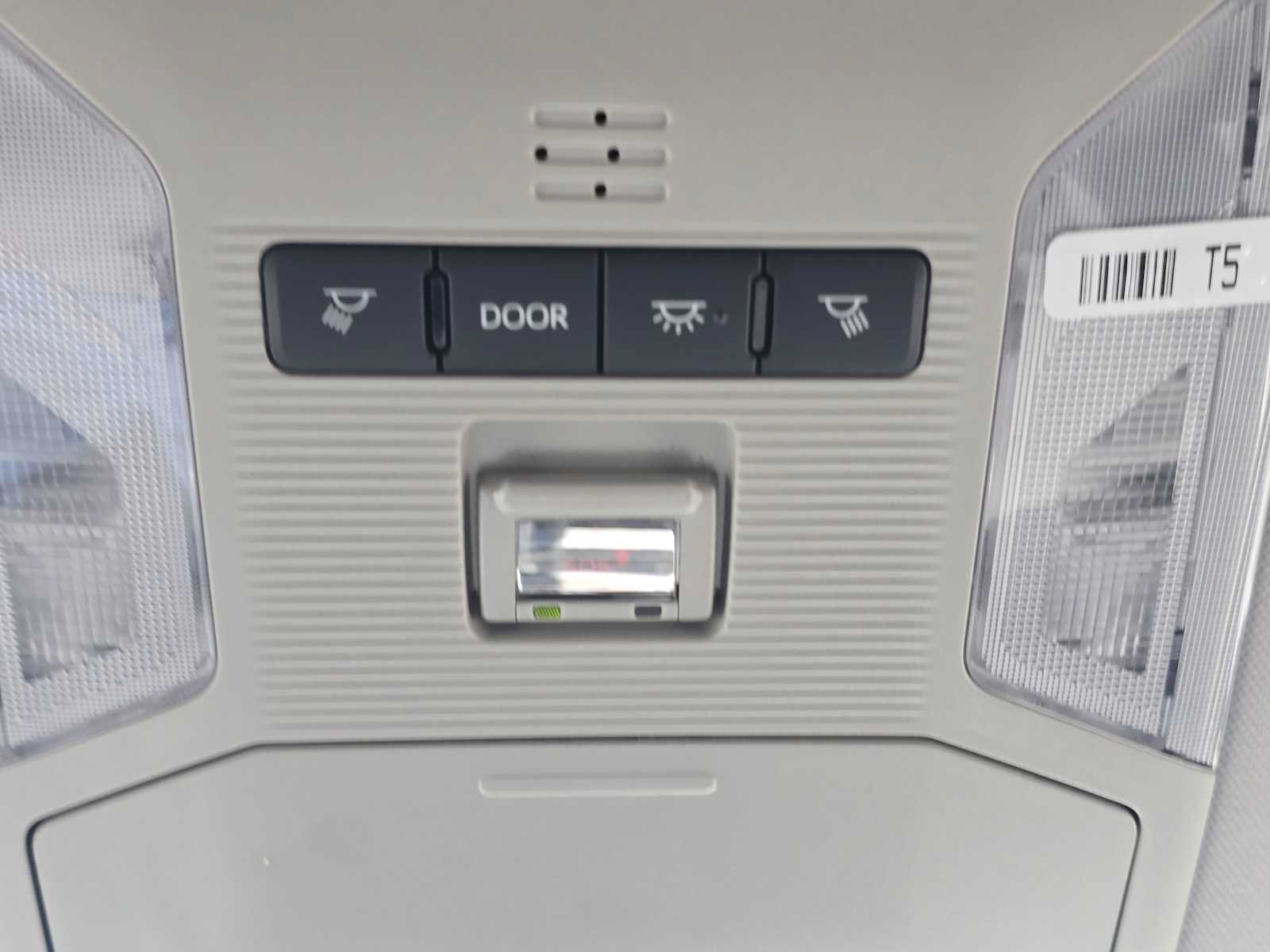 Used 2025 Toyota RAV4 LE AWD/4WD image 30