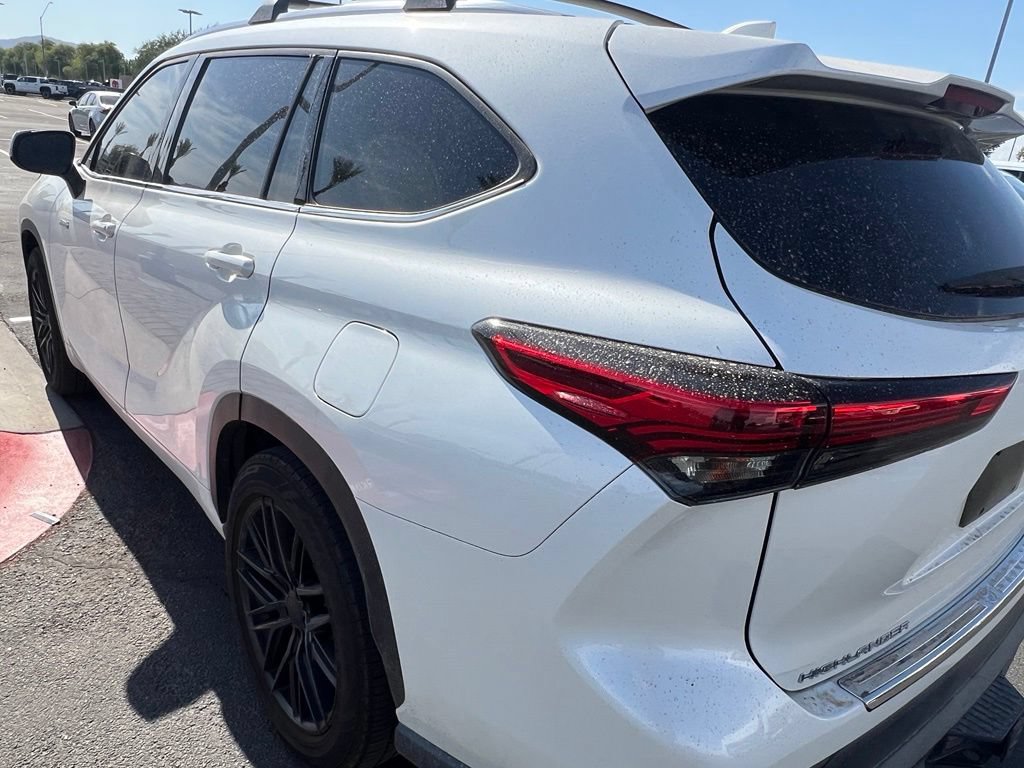 Used 2020 Toyota Highlander XLE FWD image 4