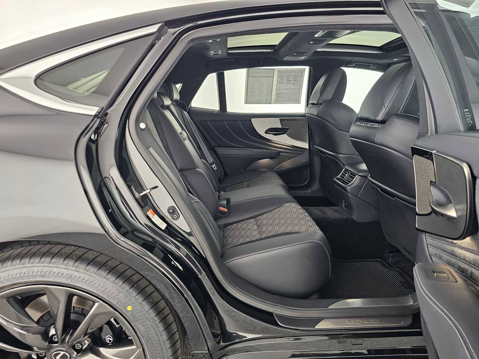 Used 2024 Lexus LS 500 F Sport image 12