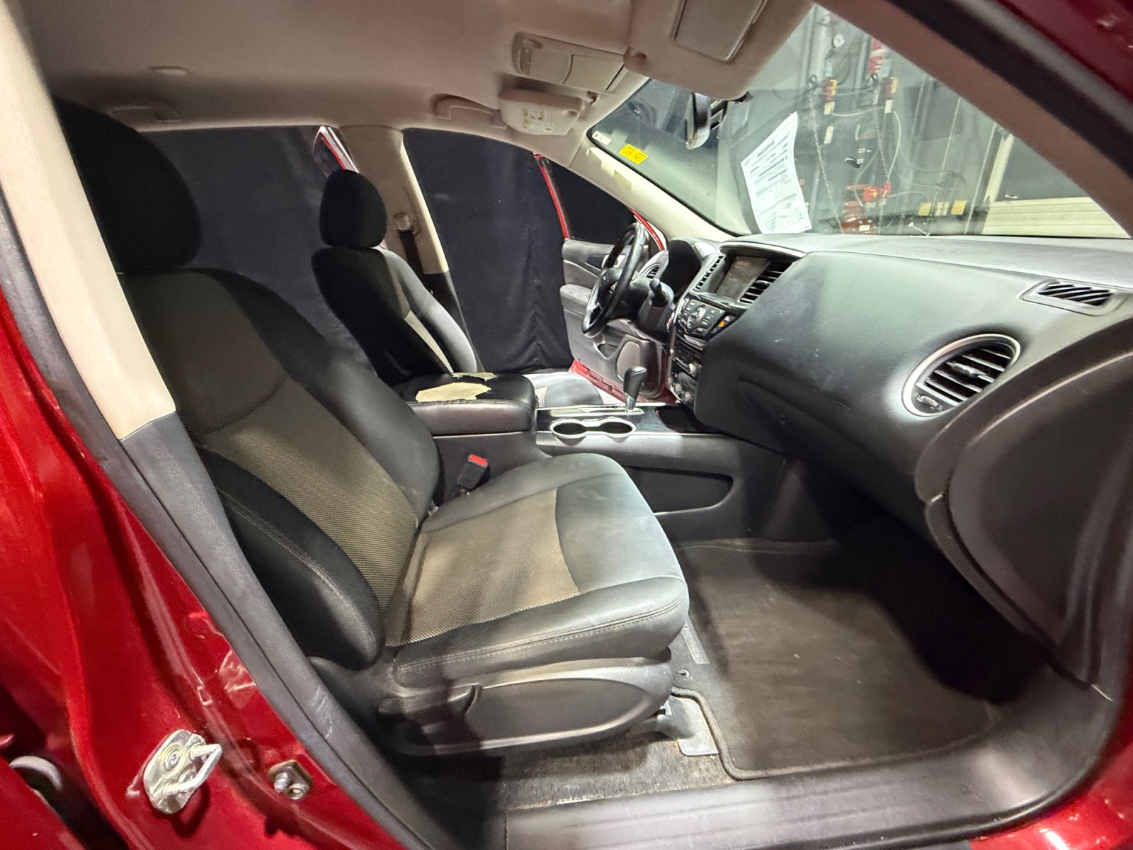 Used 2019 Nissan Pathfinder SV image 19