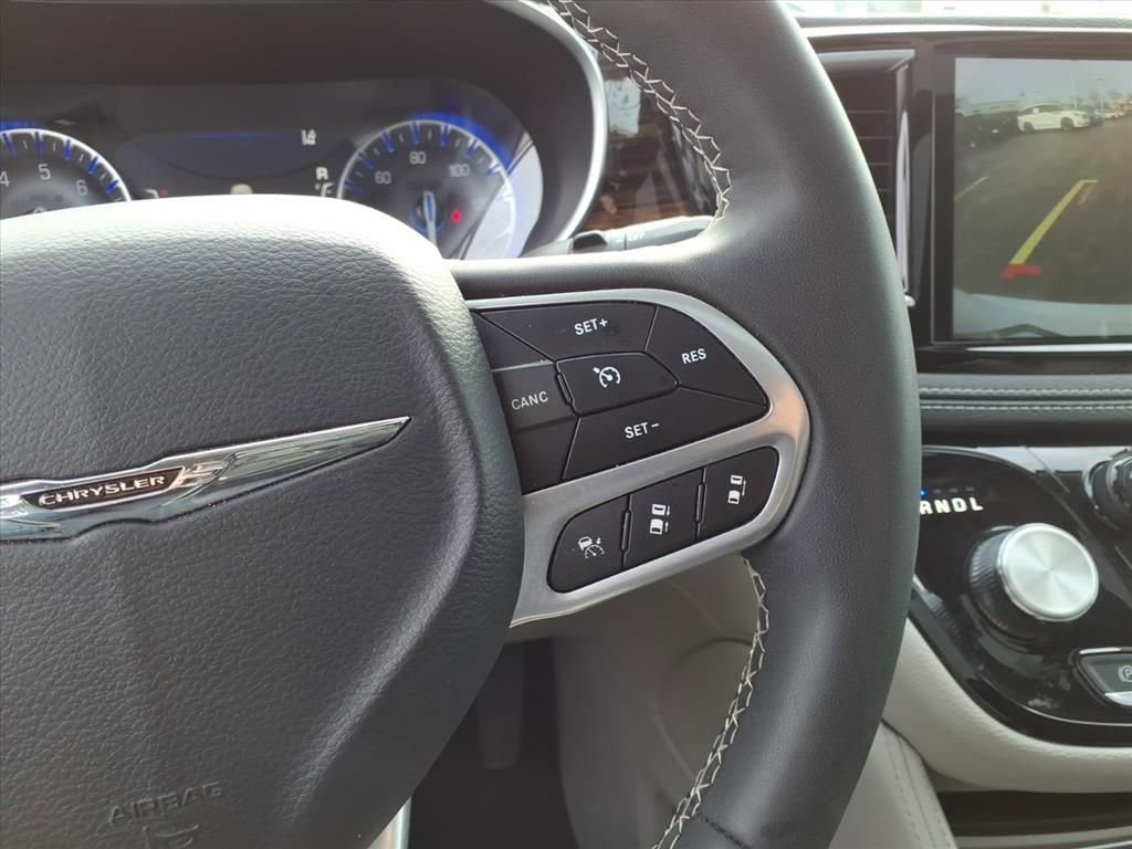 Certified 2023 Chrysler Pacifica Limited image 22