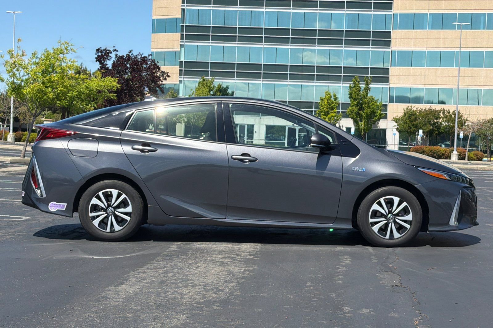 Used 2019 Toyota Prius Prime Premium FWD image 3
