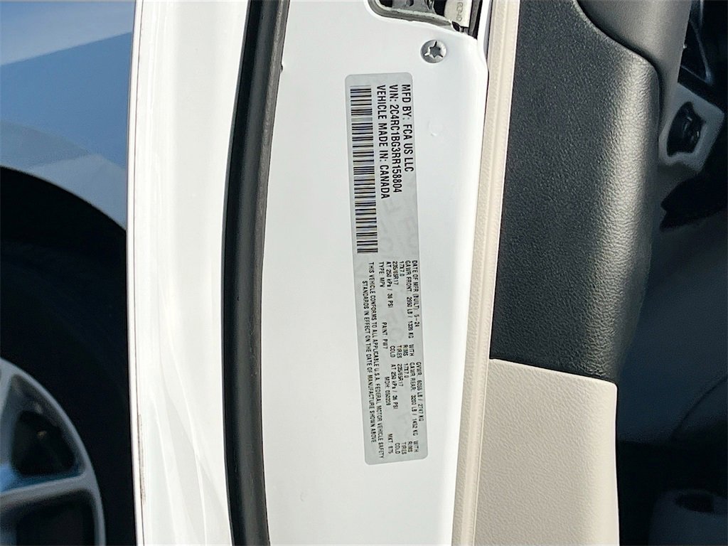 Certified 2024 Chrysler Pacifica Touring-L image 30