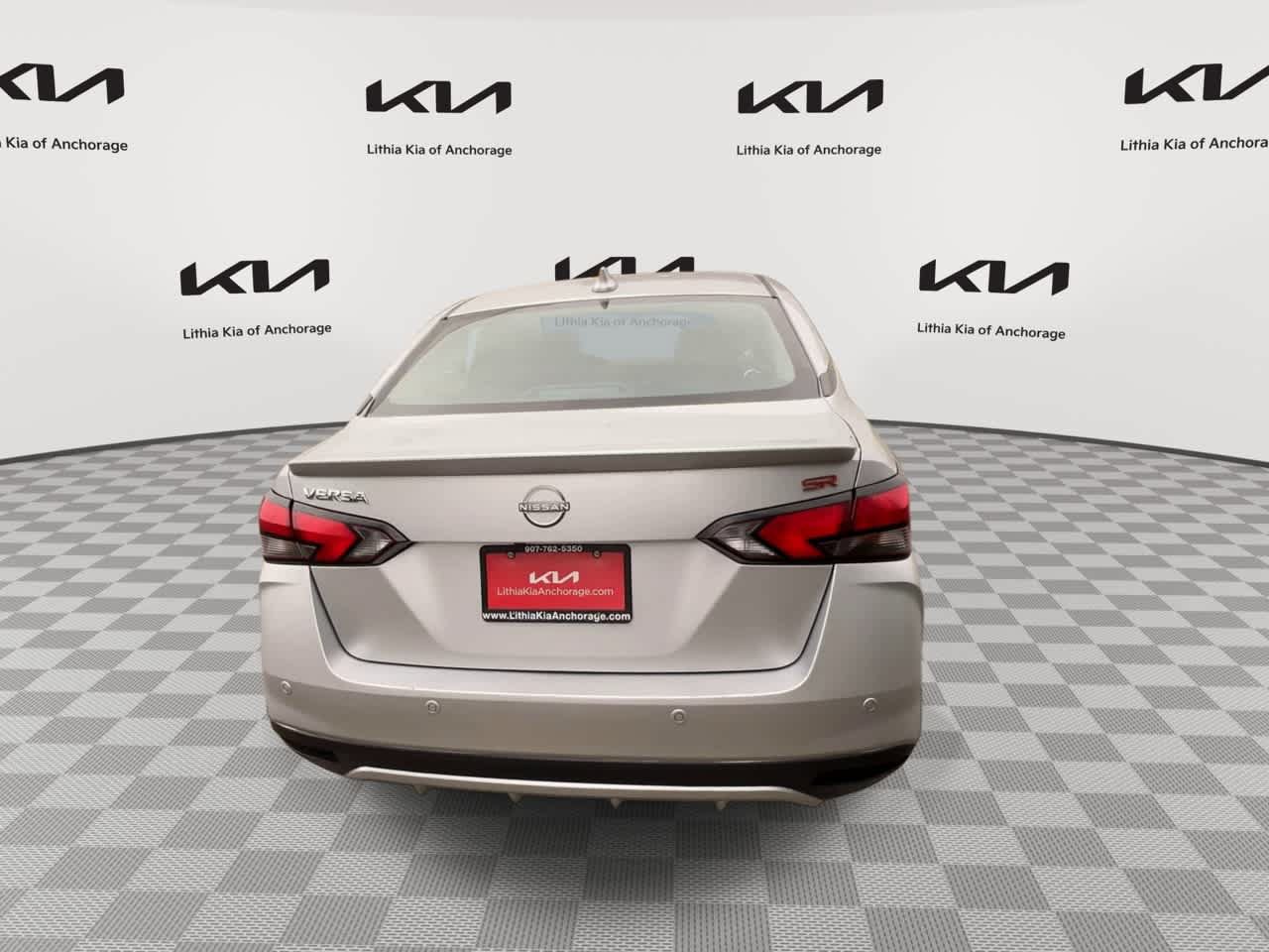 Used 2024 Nissan Versa SR FWD image 7