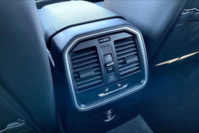 Used 2025 Porsche Macan image 10