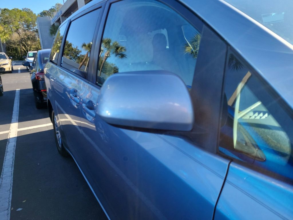 Used 2011 Toyota Sienna image 11