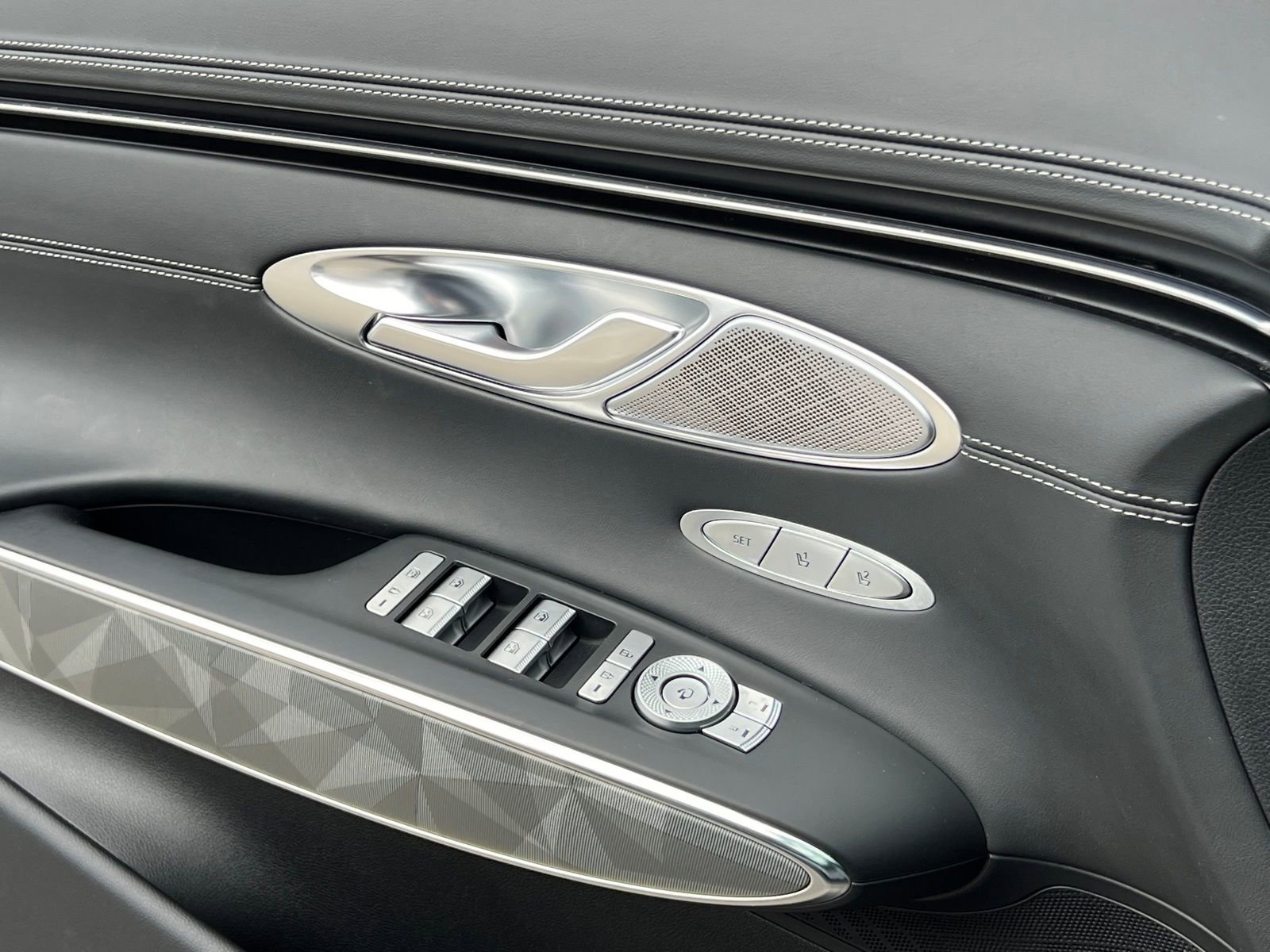 Used 2025 Genesis GV70 3.5T Sport w/ Sport Advanced Package image 28