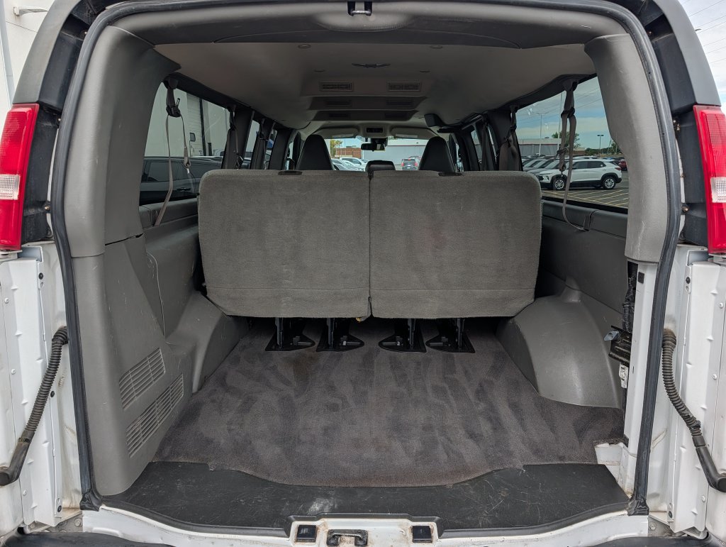 Used 2020 Chevrolet Express 3500 LT w/ LT Preferred Equipment Group RWD image 9