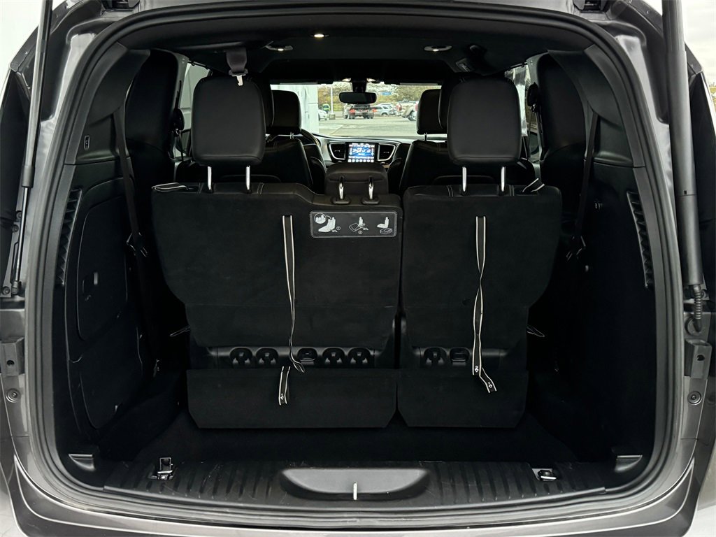 Used 2020 Chrysler Pacifica Touring-L w/ S Appearance Package image 22