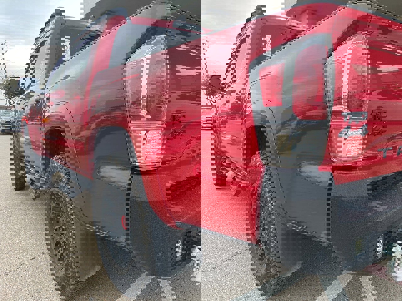 Used 2022 Toyota Tacoma TRD Sport w/ TRD Premium Sport Package image 17