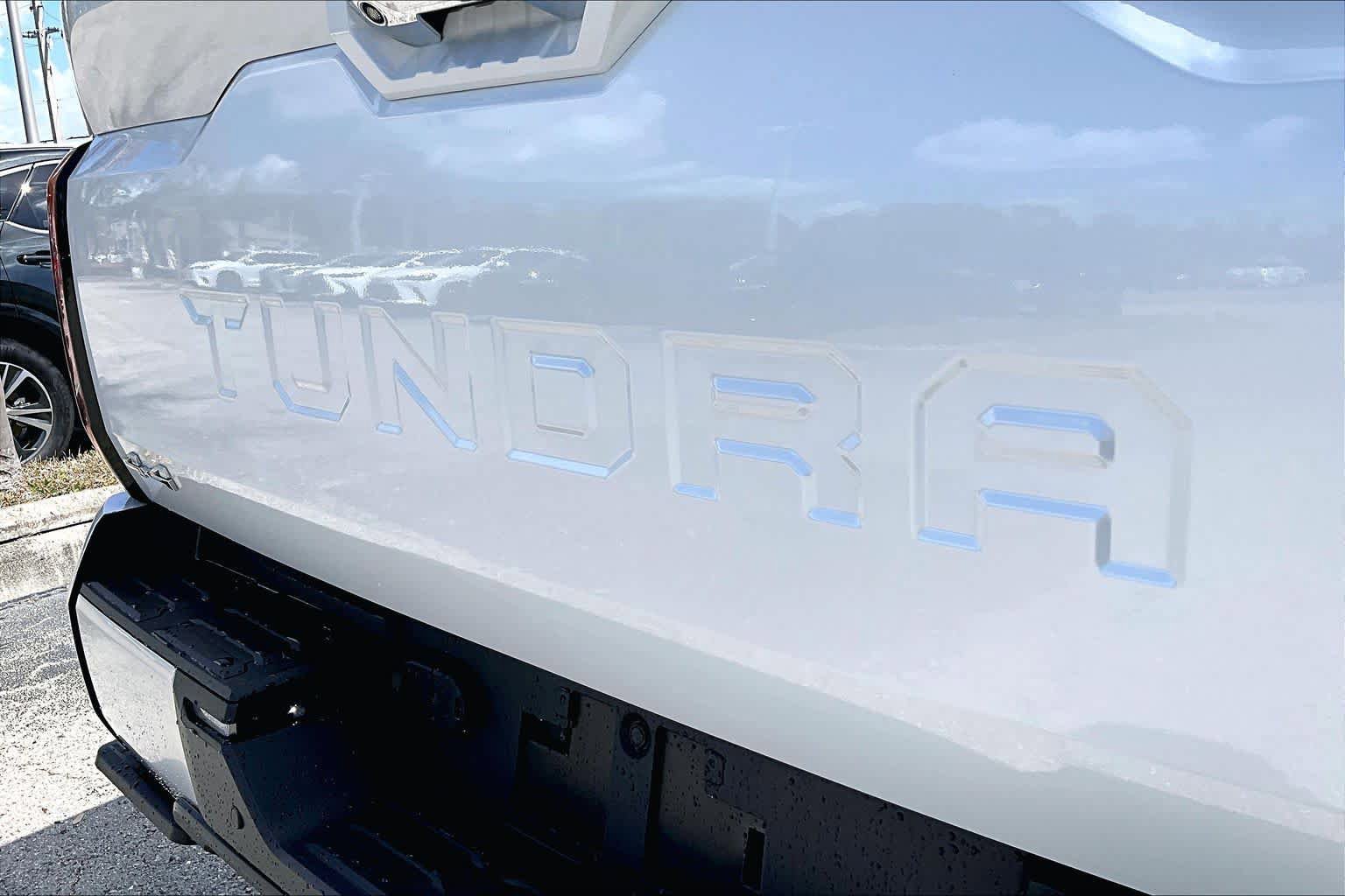 Used 2025 Toyota Tundra Limited AWD/4WD image 30