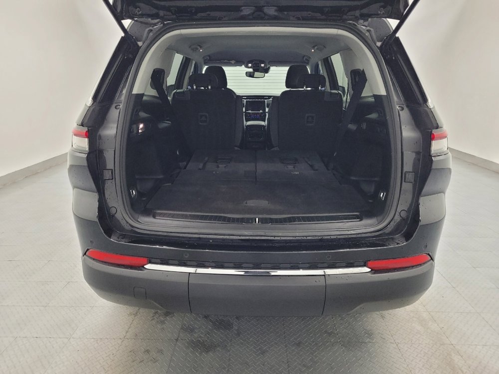 Used 2023 Jeep Grand Cherokee L Laredo image 29