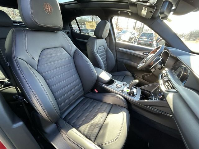 New 2025 Alfa Romeo Stelvio Sprint image 15