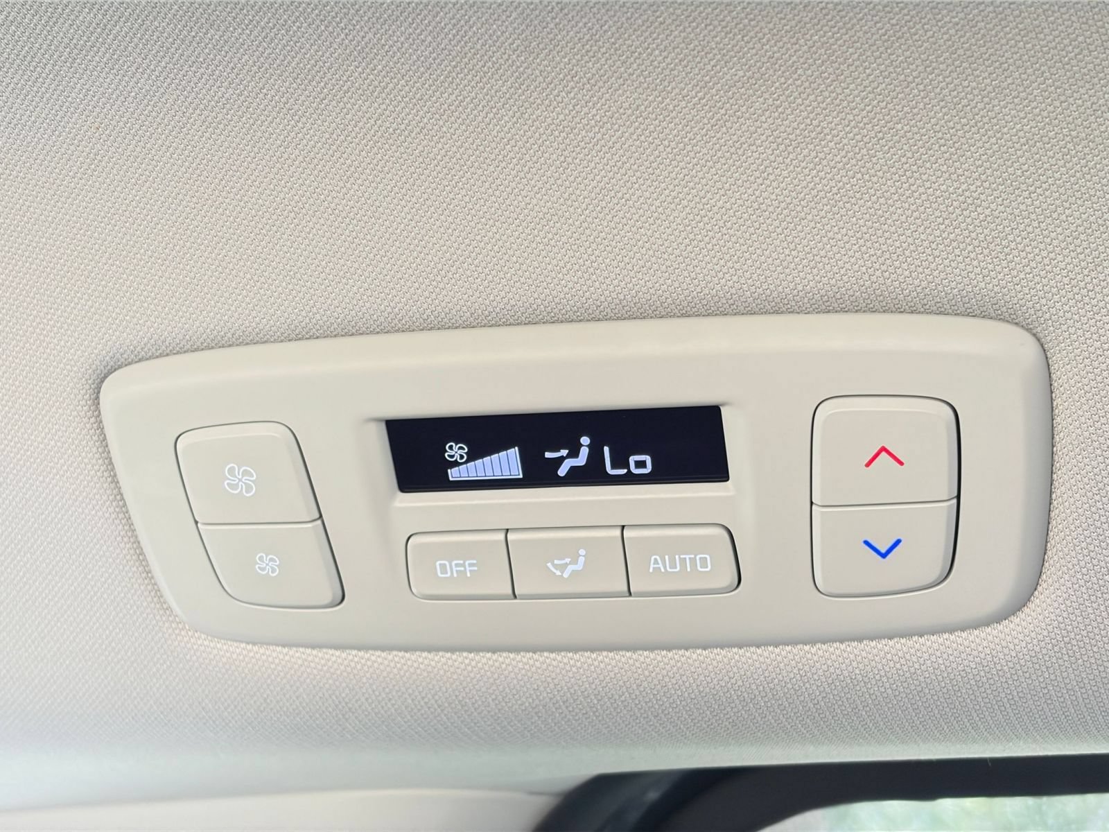 Used 2026 Kia Carnival FWD image 25