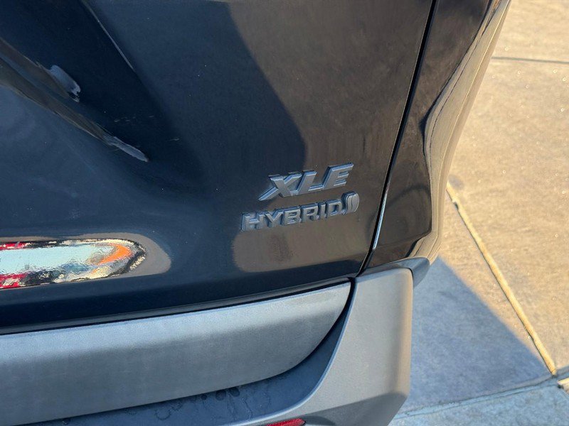 Used 2021 Toyota RAV4 XLE Premium image 8