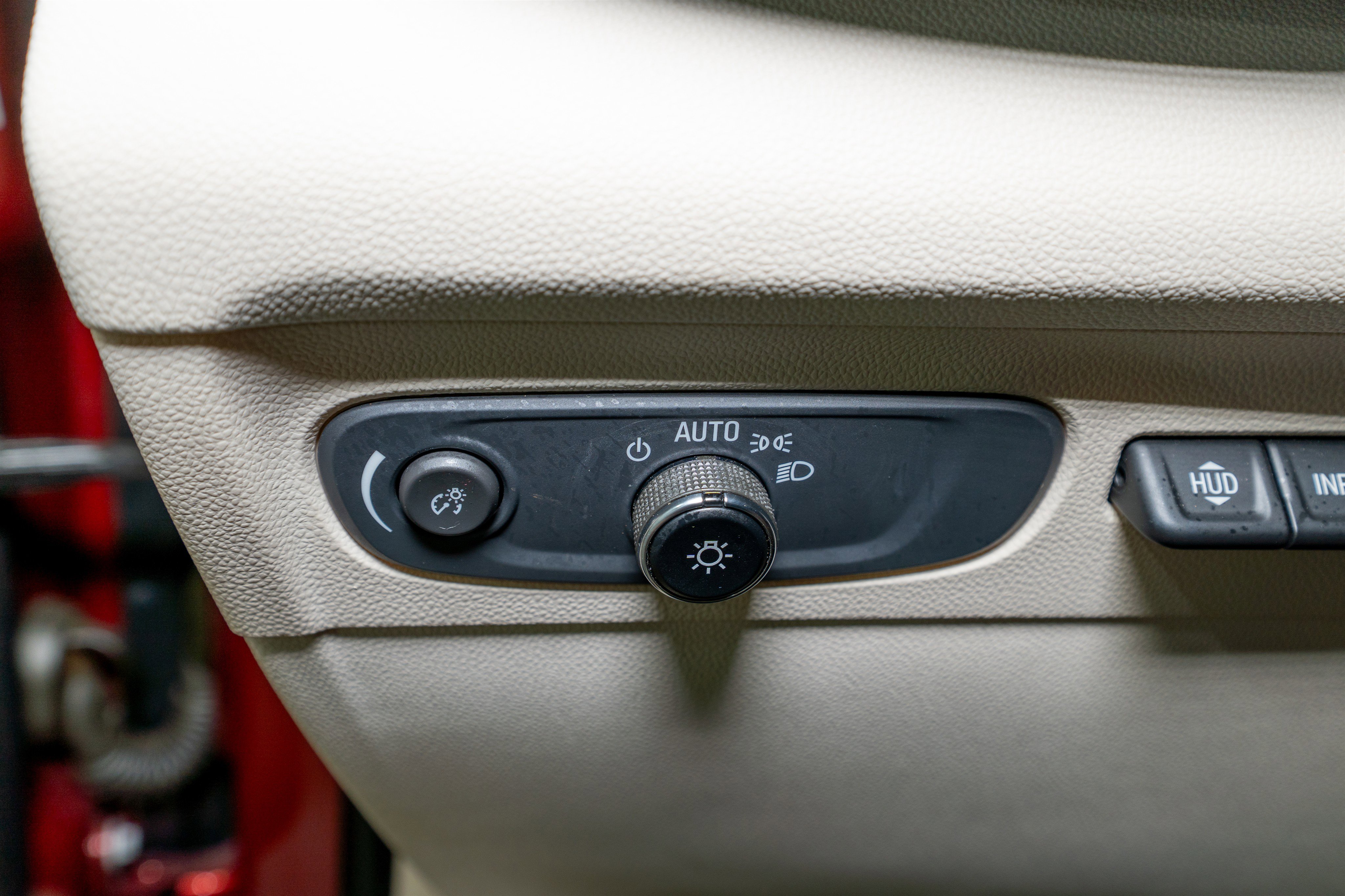 Used 2022 Buick Envision Avenir w/ Technology Package II image 34