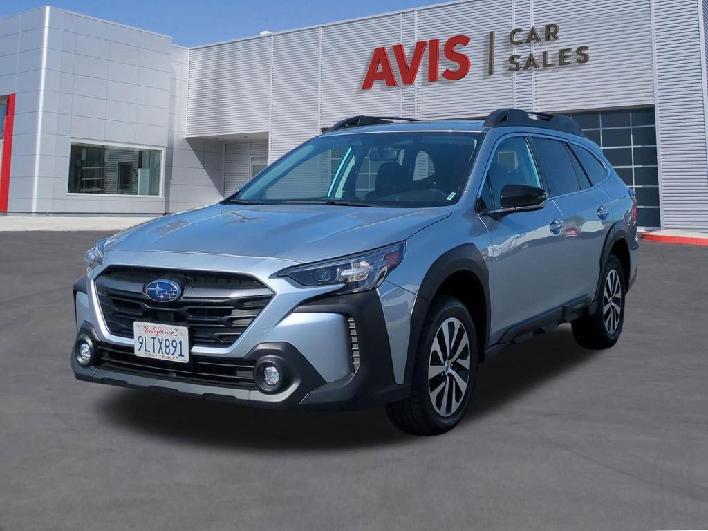 Used 2025 Subaru Outback Premium AWD/4WD image 1