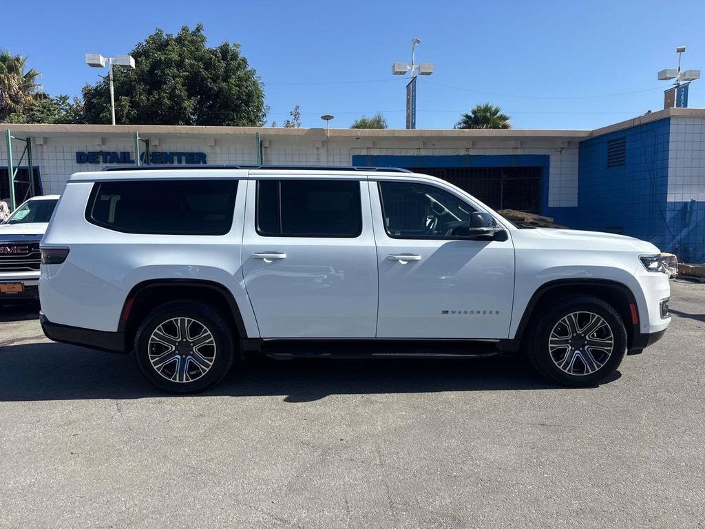 Used 2024 Jeep Wagoneer L Series II w/ Flexible Seating Group RWD image 2