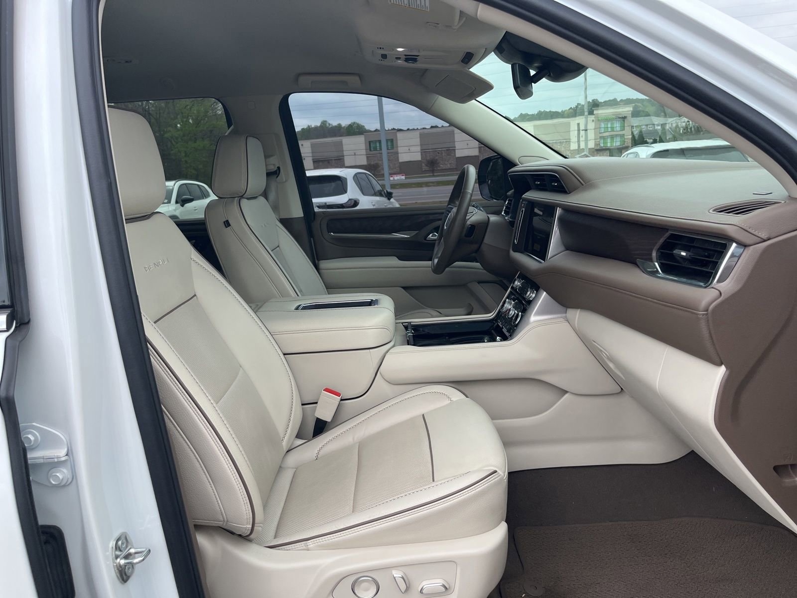 Used 2024 GMC Yukon XL Denali image 42