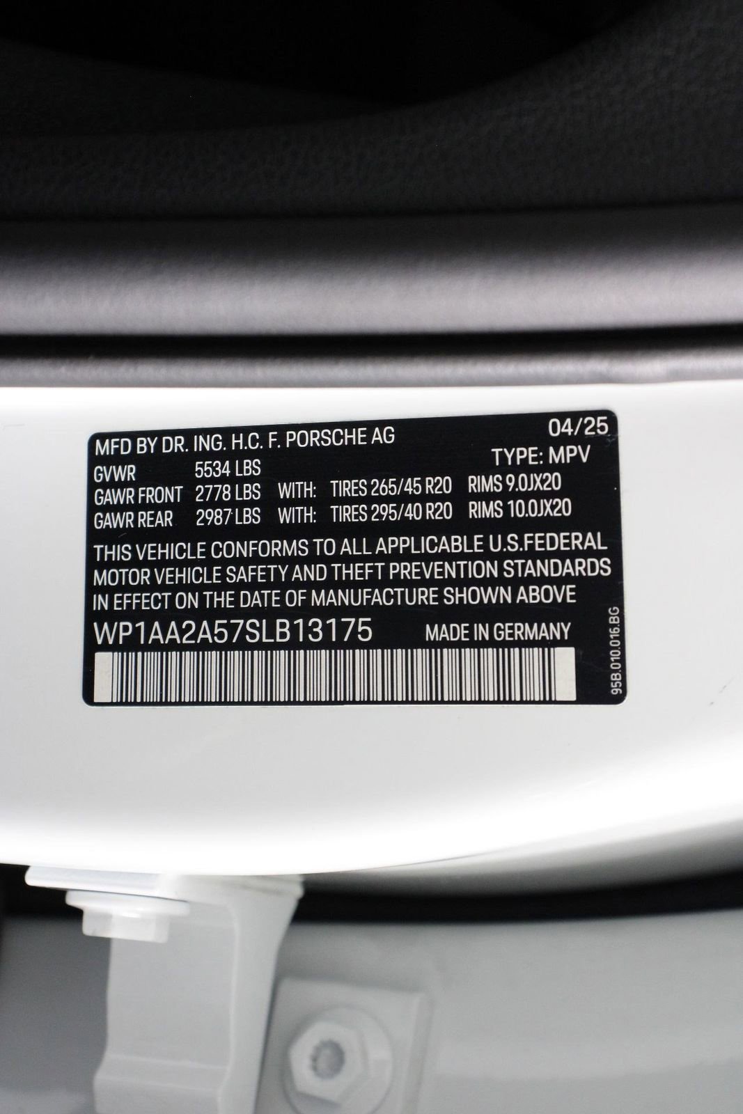 Certified 2025 Porsche Macan image 19