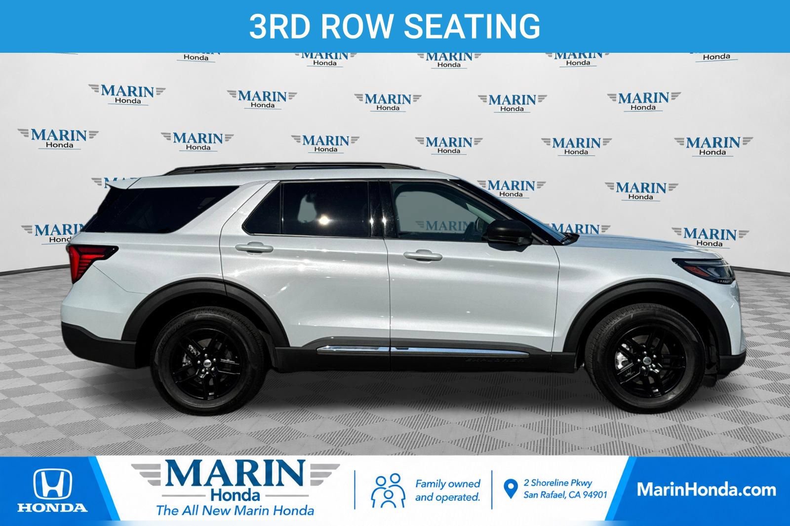 Used 2025 Ford Explorer Active AWD/4WD image 2