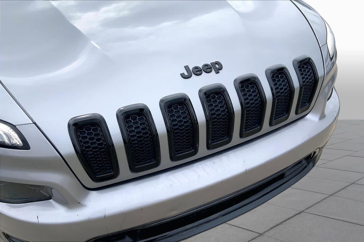 Used 2016 Jeep Cherokee Sport FWD image 30