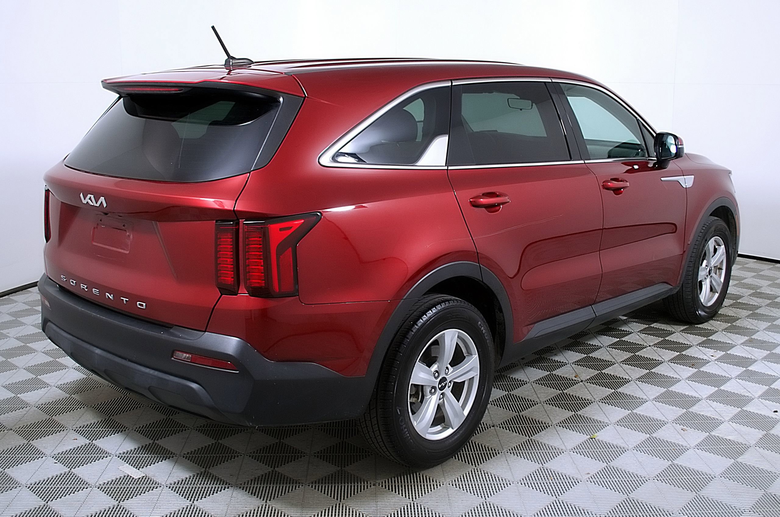 Used 2022 Kia Sorento LX image 7