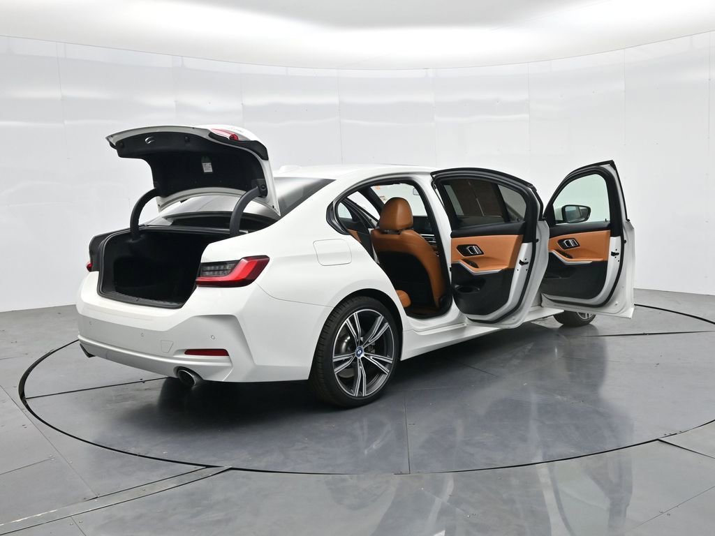 Used 2023 BMW 330i Sedan w/ Driving Assistance Package image 4