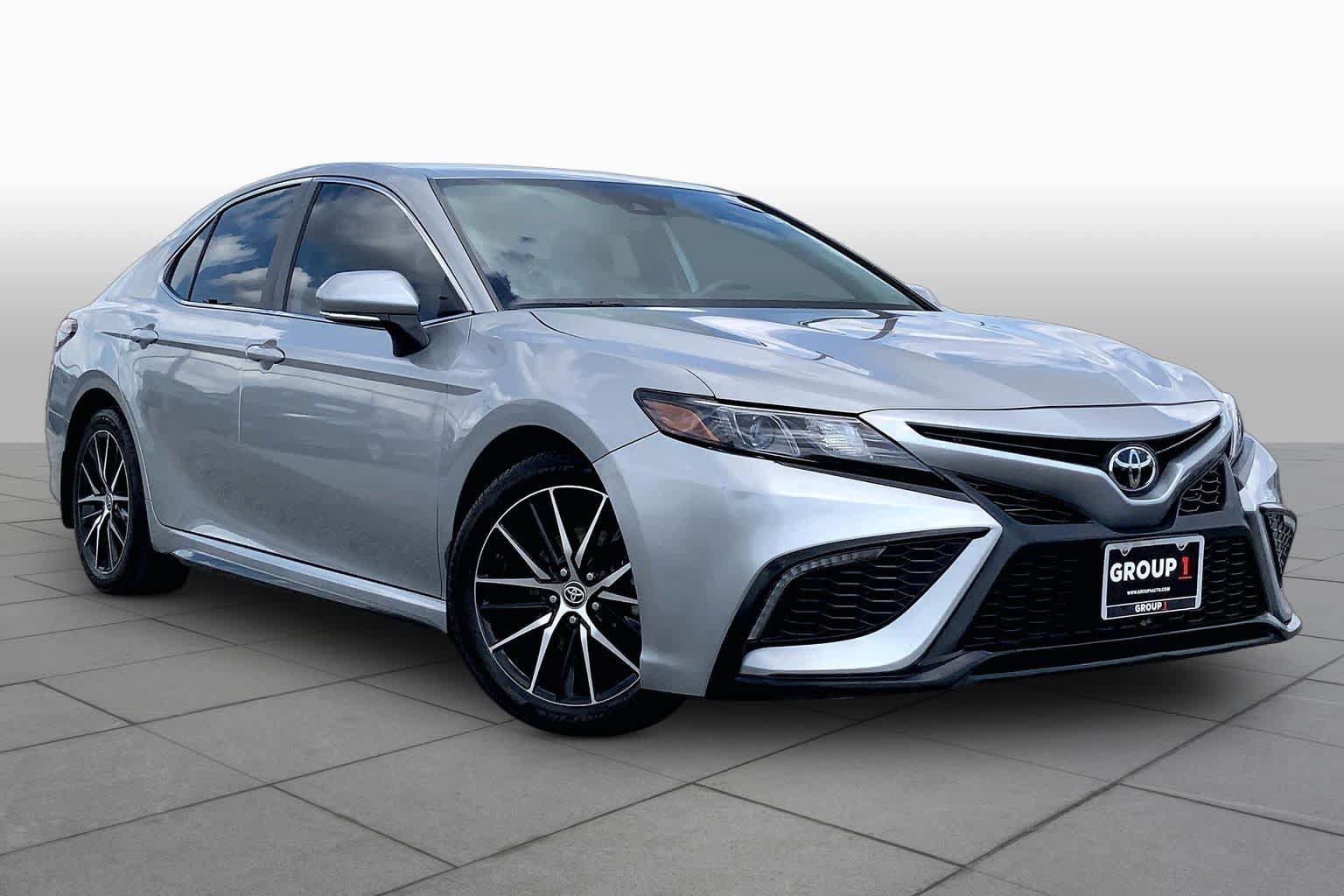 Used 2024 Toyota Camry SE FWD image 3