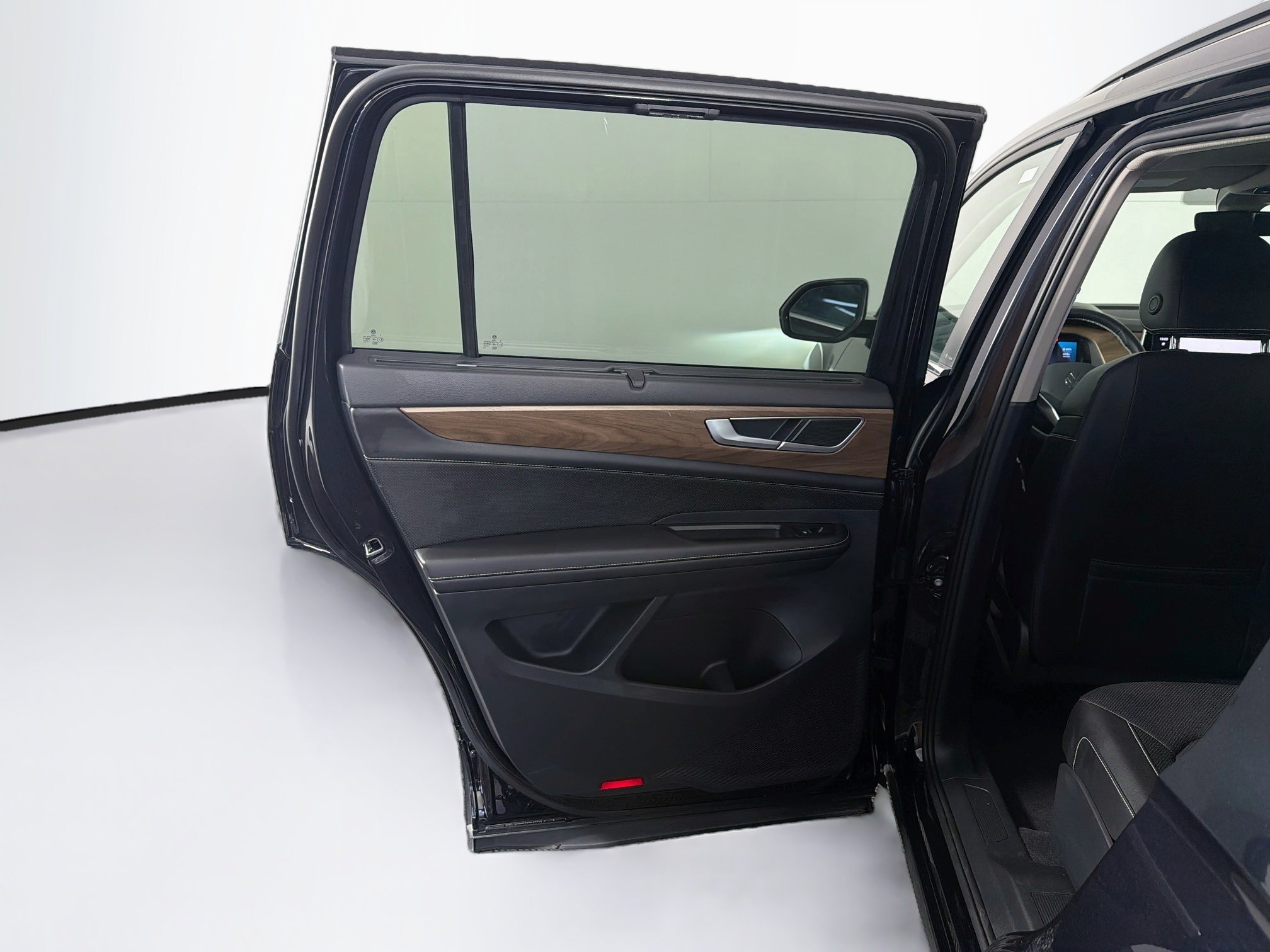 Used 2025 Volkswagen Atlas SE FWD image 28