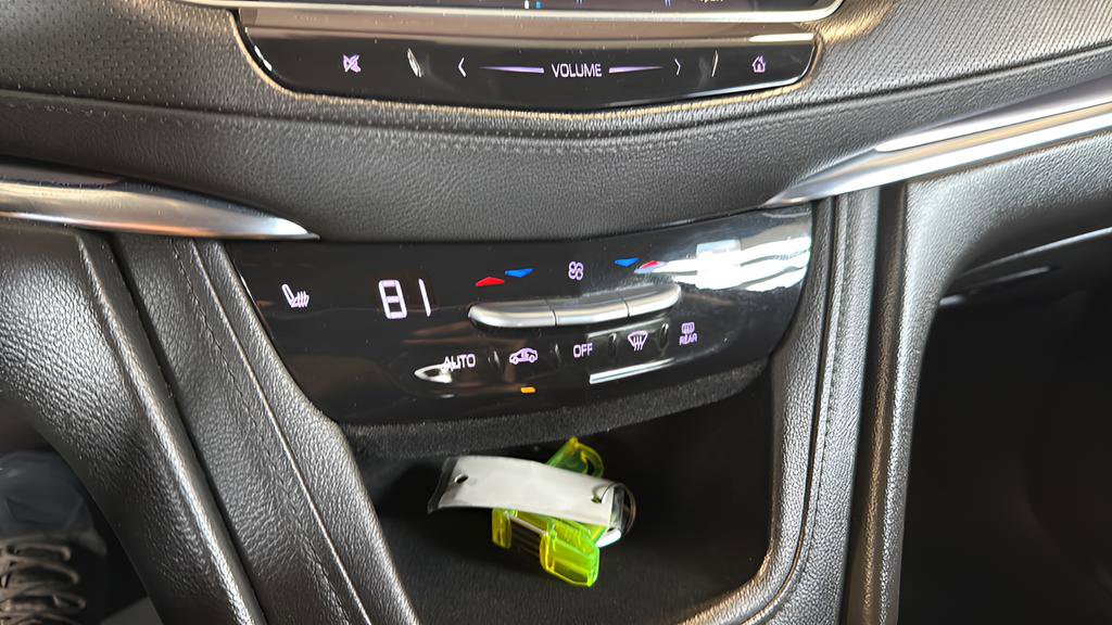 Used 2018 Cadillac XT5 Luxury w/ Driver Awareness Package image 23