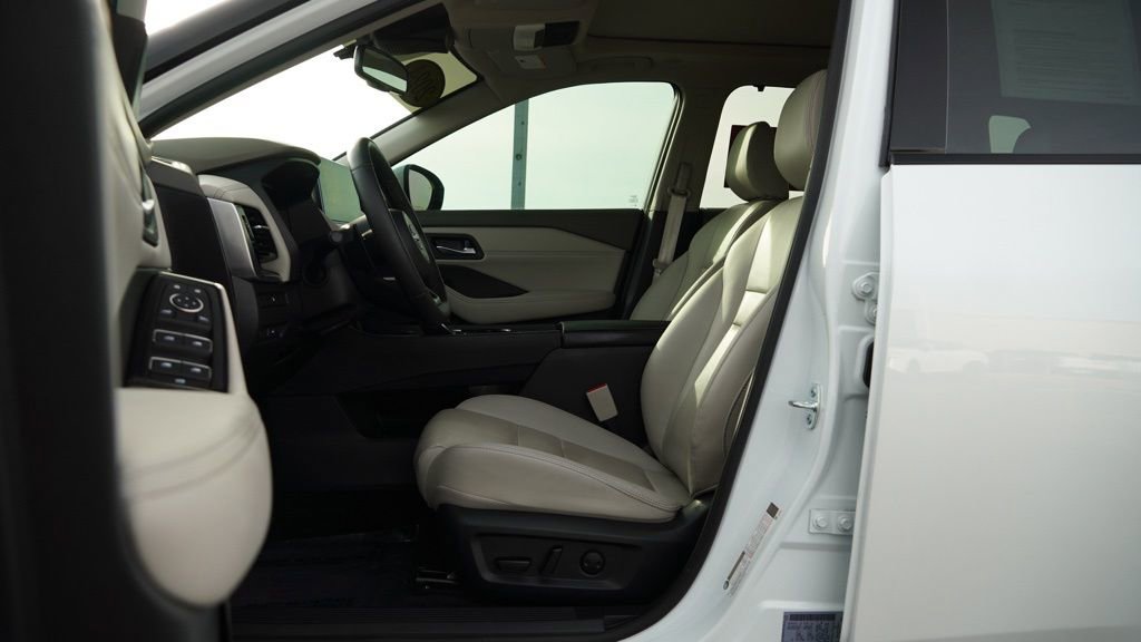 Used 2024 Nissan Rogue SL w/ SL Premium Package image 12