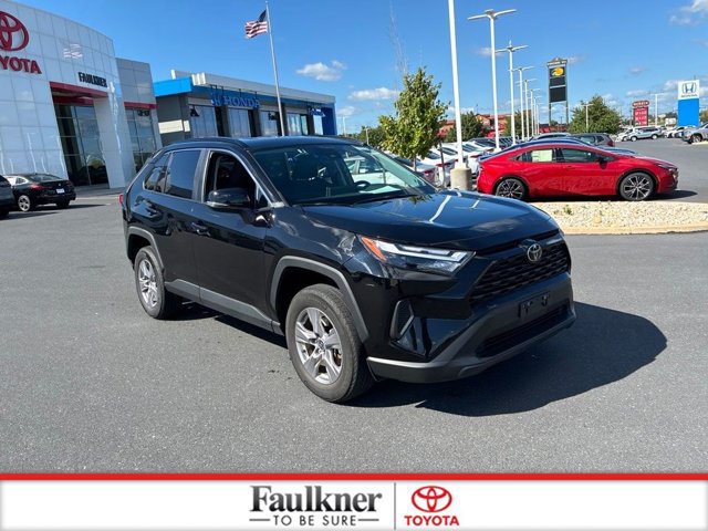 Used 2025 Toyota RAV4 XLE AWD/4WD image 2