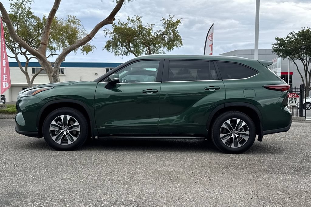 Certified 2025 Toyota Highlander XLE AWD/4WD image 6