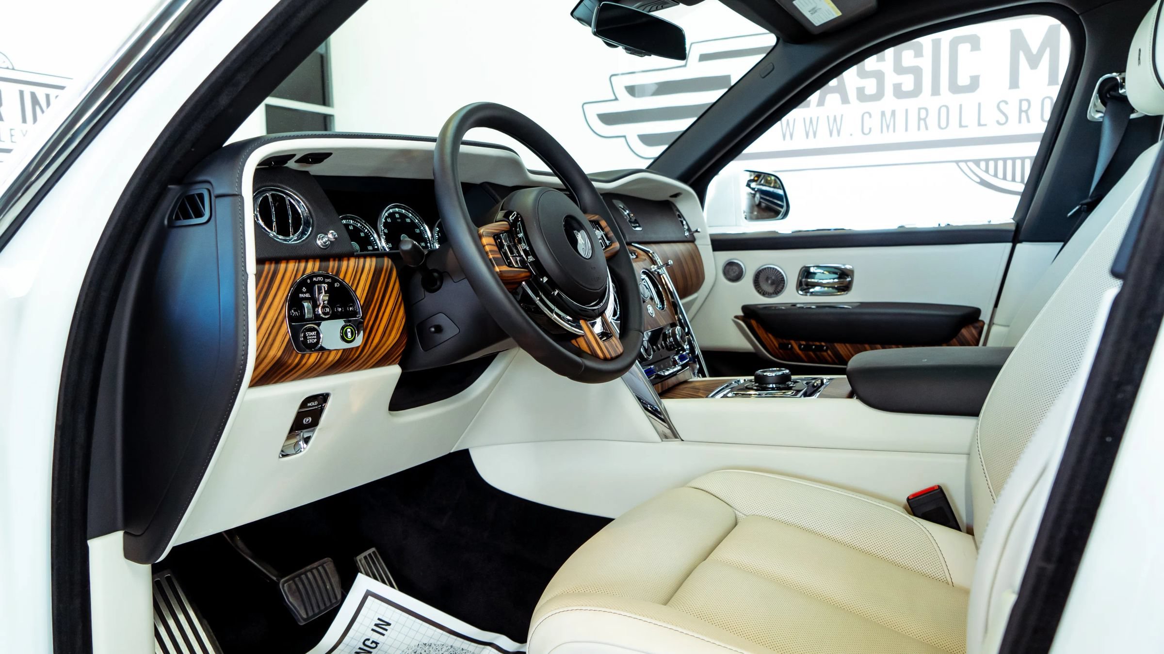 Used 2019 Rolls-Royce Cullinan AWD/4WD image 14