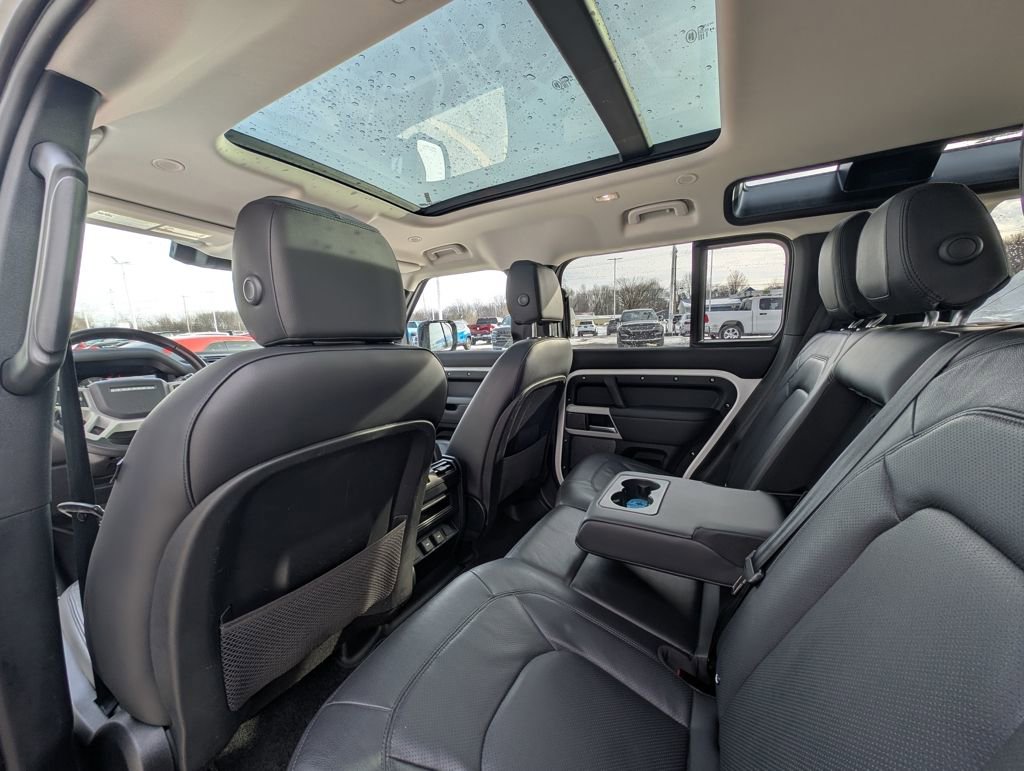 Used 2024 Land Rover Defender 110 S image 16