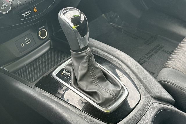 Used 2018 Nissan Rogue SV w/ Premium Package image 28